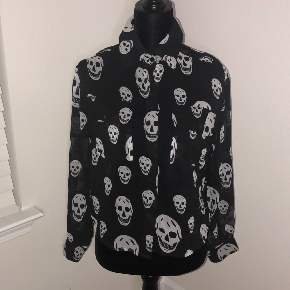 Blk & White Skull💀 Button-Up Top